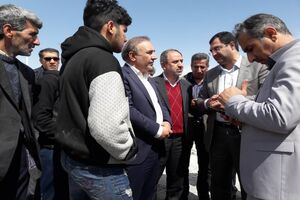 نیروی مقاومت بسیج شهرستان دورود در جابجایی وسایل مردم و تخلیه روستاها پای کار آمده است
