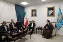 وزیر امور خارجه به آستان مقدس مسجد جمکران مشرف شد