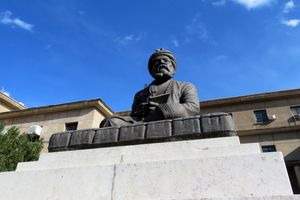 فردوسی؛ از ستون‌های زبان فارسی