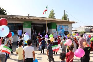 توزیع نوشت افزار از سوی بانک ملت در بین دانش آموزان 14 استان کشور