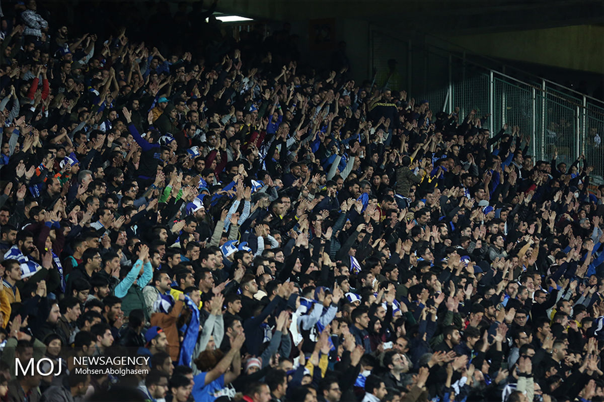 دیدار تیم های فوتبال استقلال تهران و نساجی مازندران