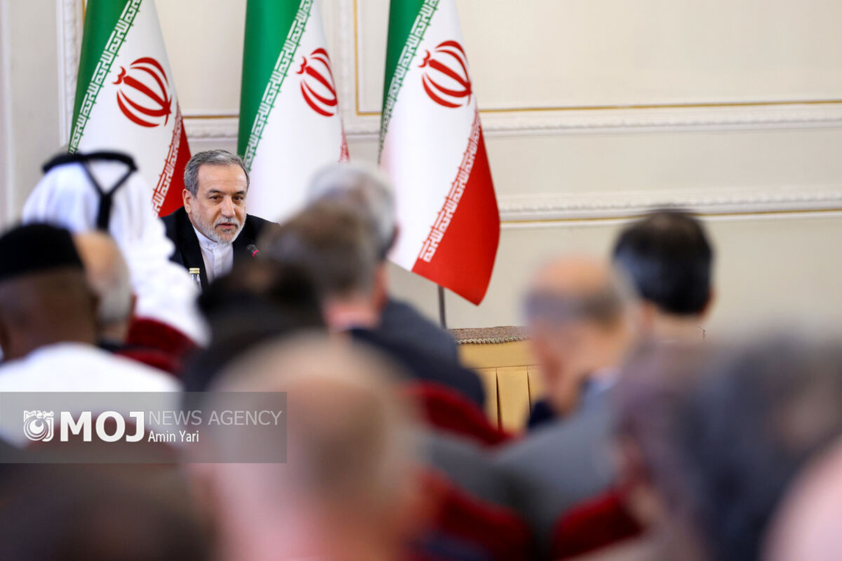 نشست وزیر امور خارجه با سفرا، کارداران و روسای نمایندگی‌های خارجی