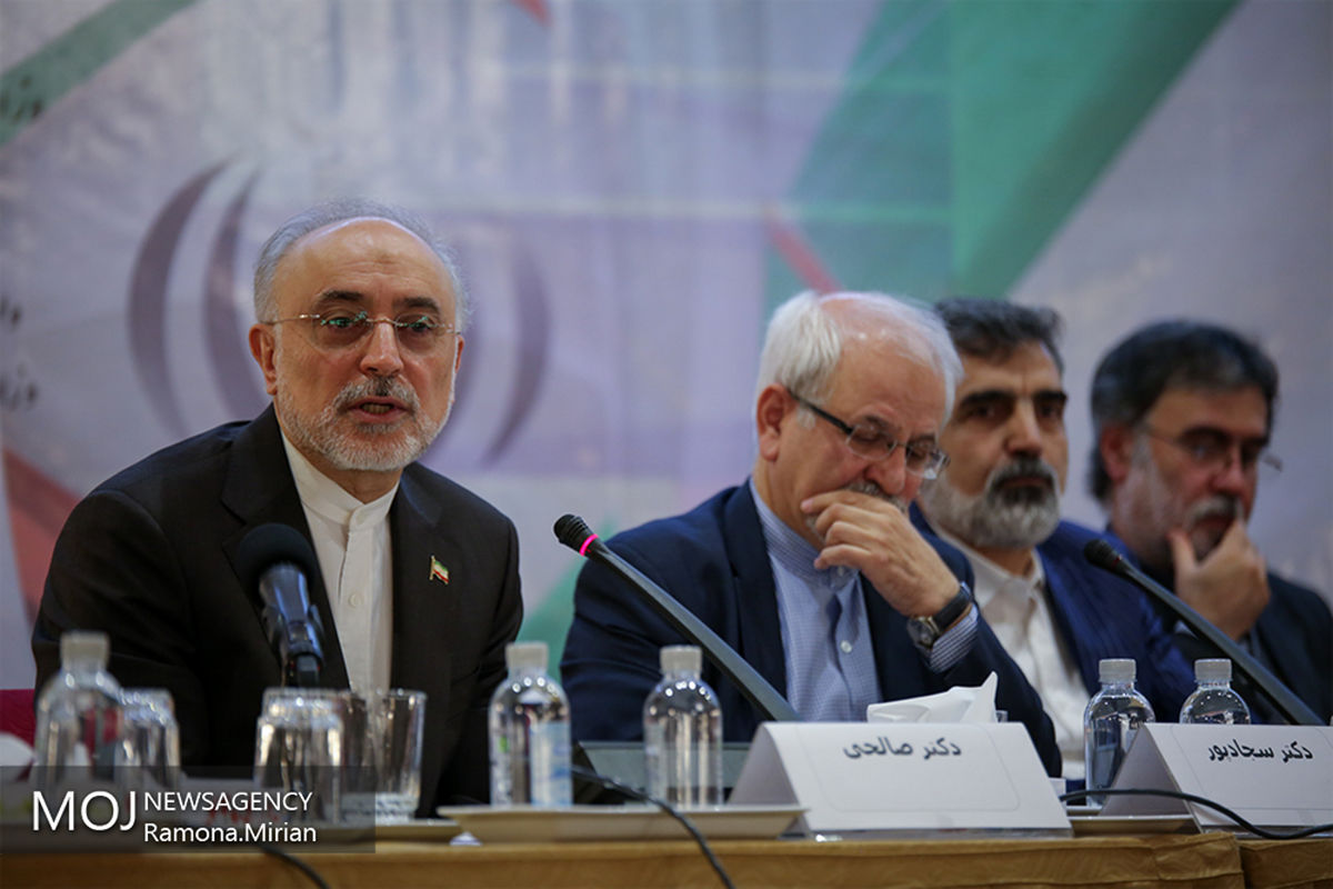 رونمایی از کتاب گذری در تاریخ خاطرات علی اکبر صالحی