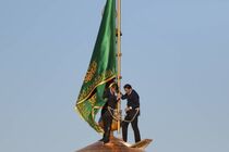 تعویض پرچم و پوش ضریح بارگاه منور رضوی در سالروز میلاد امام رضا (ع)