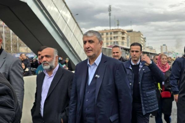 رییس سازمان انرژی اتمی ایران در راهپیمایی ۲۲ بهمن حضور یافت