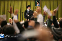 رهبر معظم انقلاب در حرم رضوی سخنرانی می‌کنند