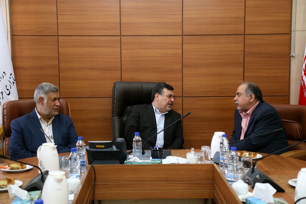 استاندار و صندوق توسعه ملی