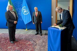 پزشکیان در دیدار با گوترش دفتر یادبود سازمان ملل را امضا کرد
