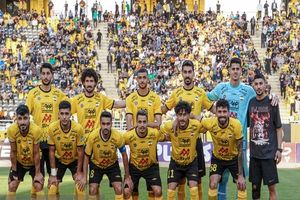 مدافع تیم فوتبال سپاهان راهی بیمارستان شد