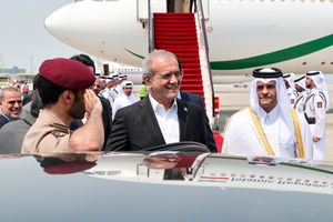 رئیس جمهوری وارد قطر شد