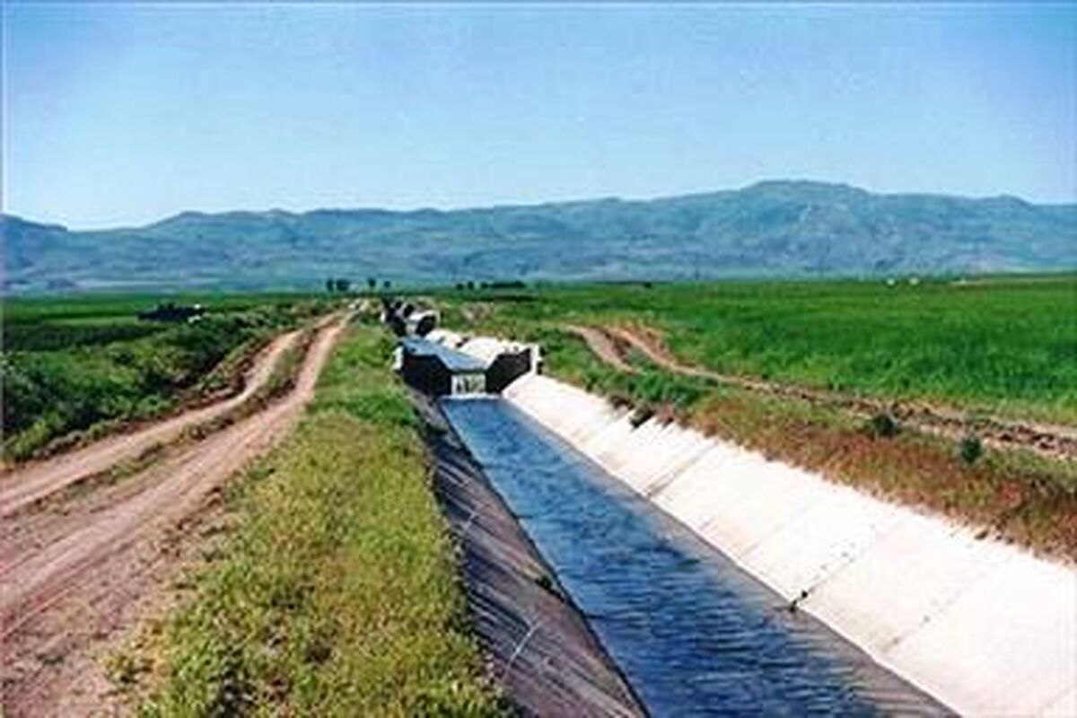 کانال آب کشاورزی