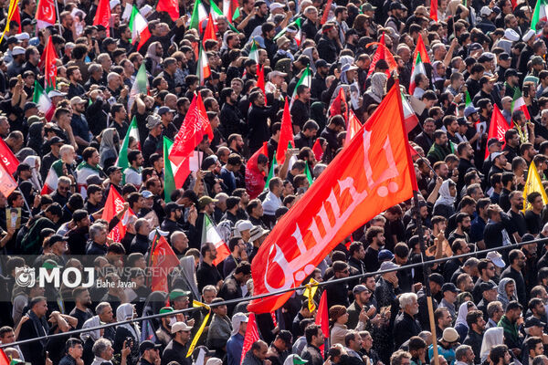 فعالان سینما و مدیران برای بدرقه رهبر شهید حضور یافتند