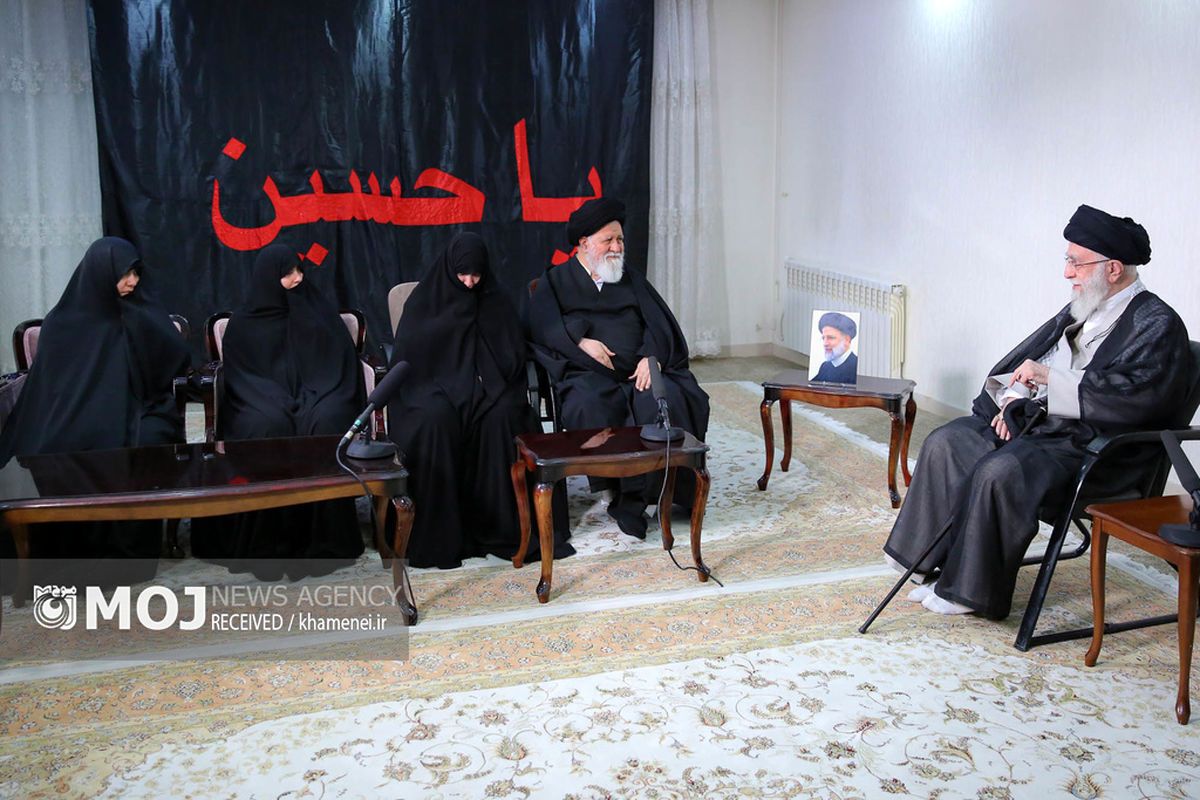 حضور مقام معظم رهبری در منزل رئیس‌جمهور شهید حجت‌الاسلام والمسلمین رئیسی
