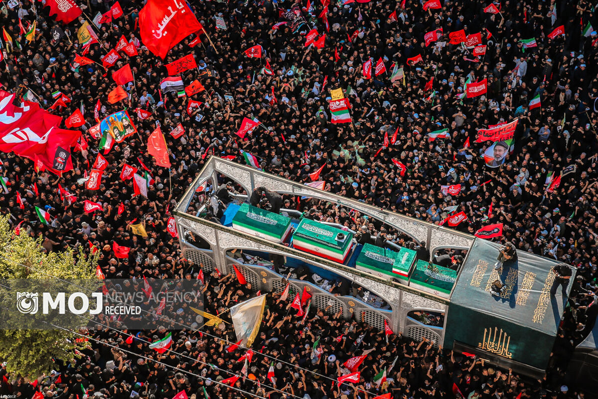 تشییع پیکر مطهر قائد شهید انقلاب اسلامی در مشهد مقدس