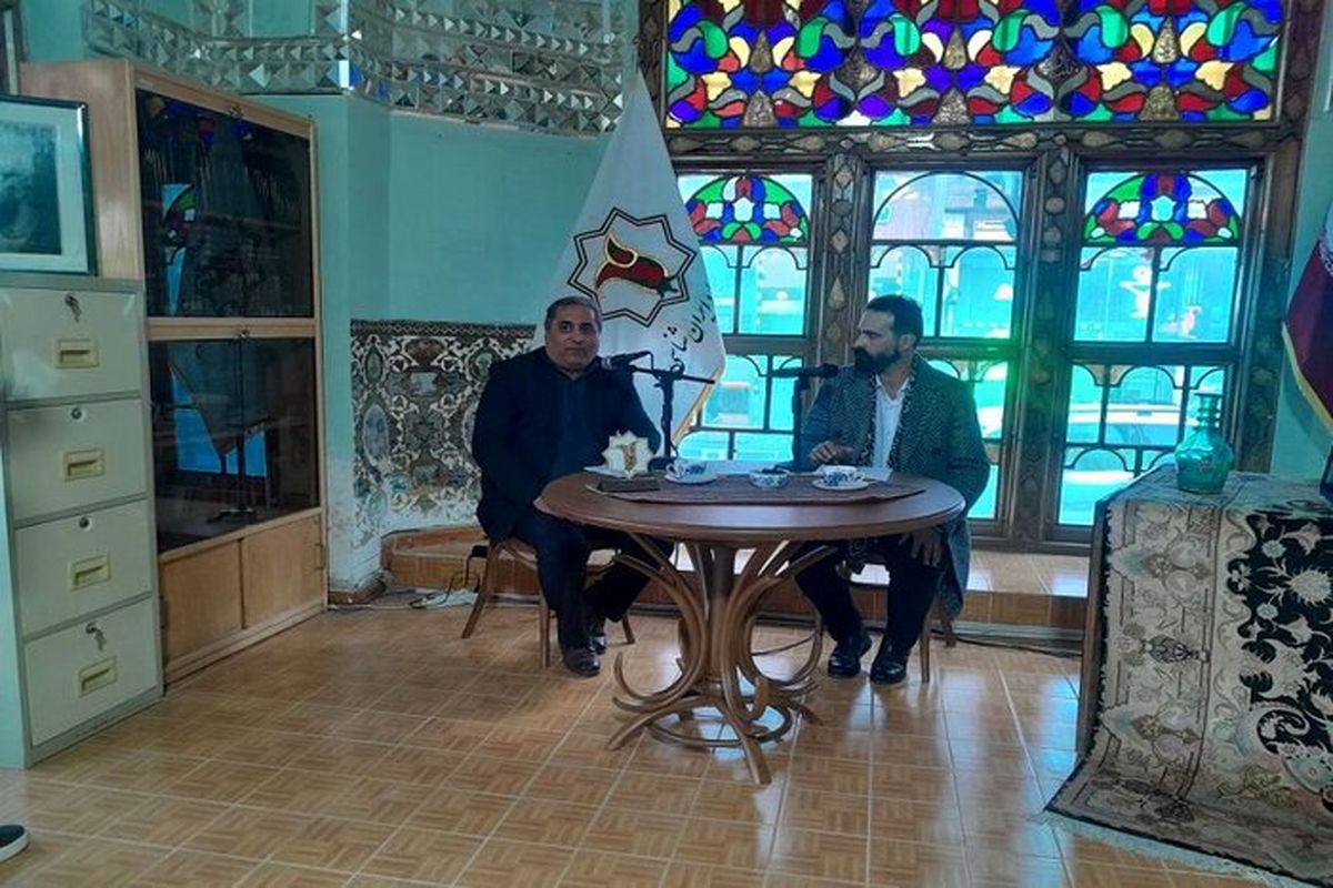 نویسنده کتاب صحافی سرای حاج احمد