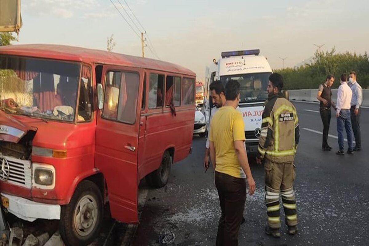 تصادف مینی بوس