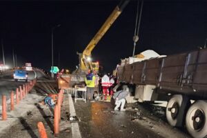 امدادرسانی به سرنشینان تصادف دو دستگاه تریلر در کمربندغربی میبد