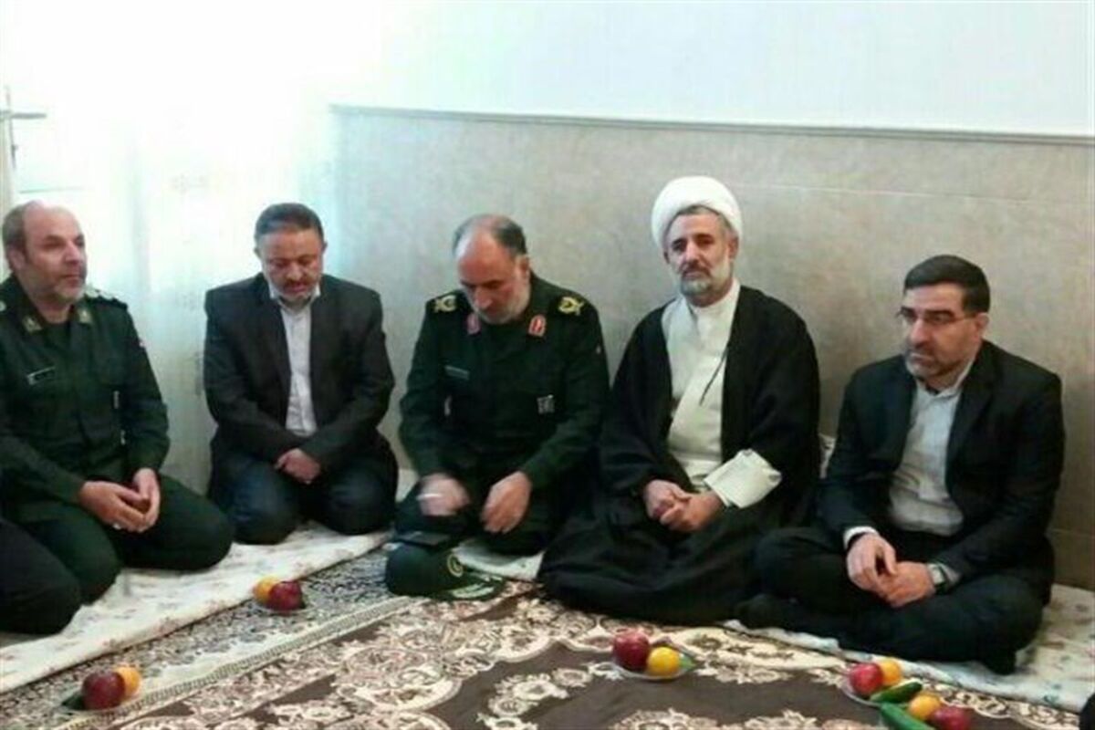 حضورمسولین قم درمنزل شهید