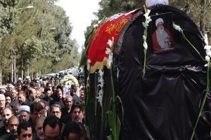 پیکر آیت الله رحیمیان در اصفهان تشییع و خاکسپاری شد