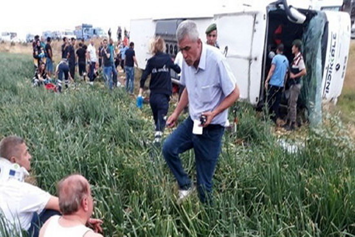 واژگونی اتوبوس