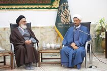 شهدا با خونشان و با وصایایشان جامعه را به سوی سعادت هدایت کردند