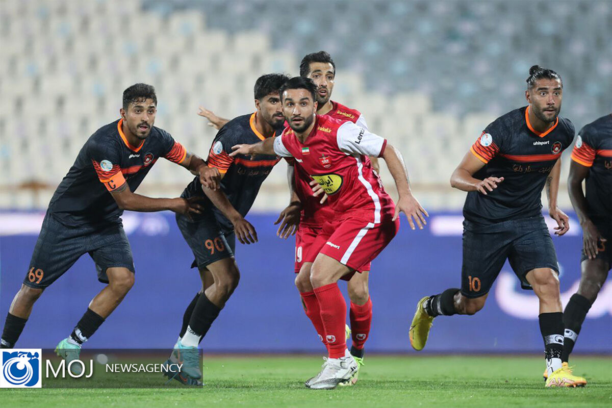 دیدار تیم‌ های فوتبال پرسپولیس و مس کرمان
