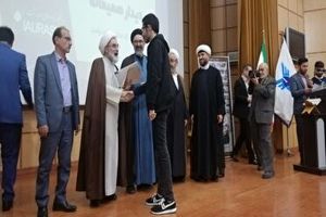 تجلیل از دانشجویان نمونه دانشگاه آزاد اسلامی گیلان