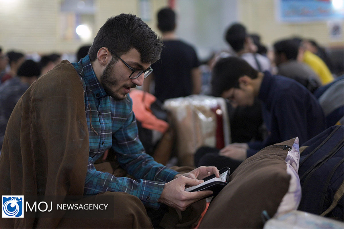 اعتکاف دانش‌آموزان مدارس امام رضا (ع)