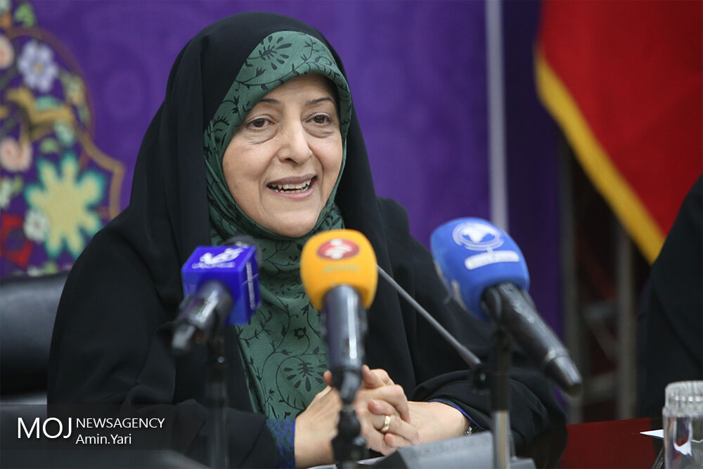 ۴۰ درصد از کارکنان دولت را زنان تشکیل می‌دهند