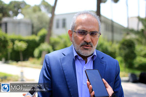 دولت مشکلات مردم را از پشت میز پیگیری نمی‌کند