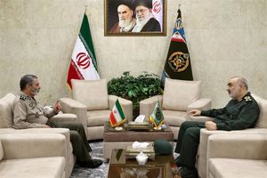 فرمانده کل سپاه با سرلشکر موسوی دیدار کرد