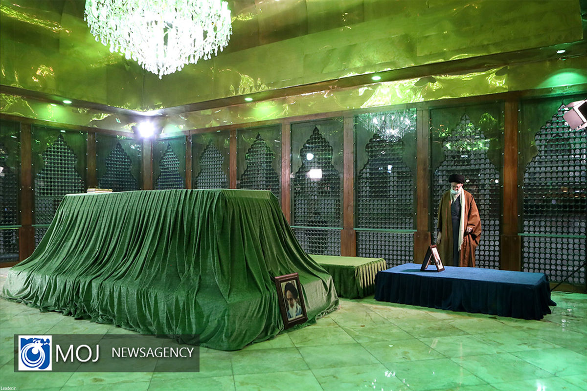 حضور رهبر انقلاب اسلامی در مرقد امام خمینی (ره) و گلزار شهدا