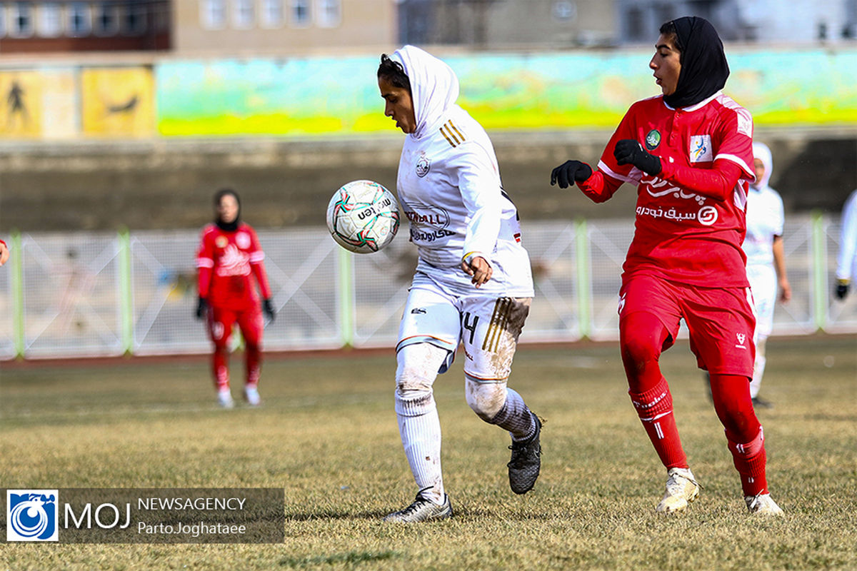 دیدار تیم های فوتبال بانوان وچان کردستان و شهرداری بم