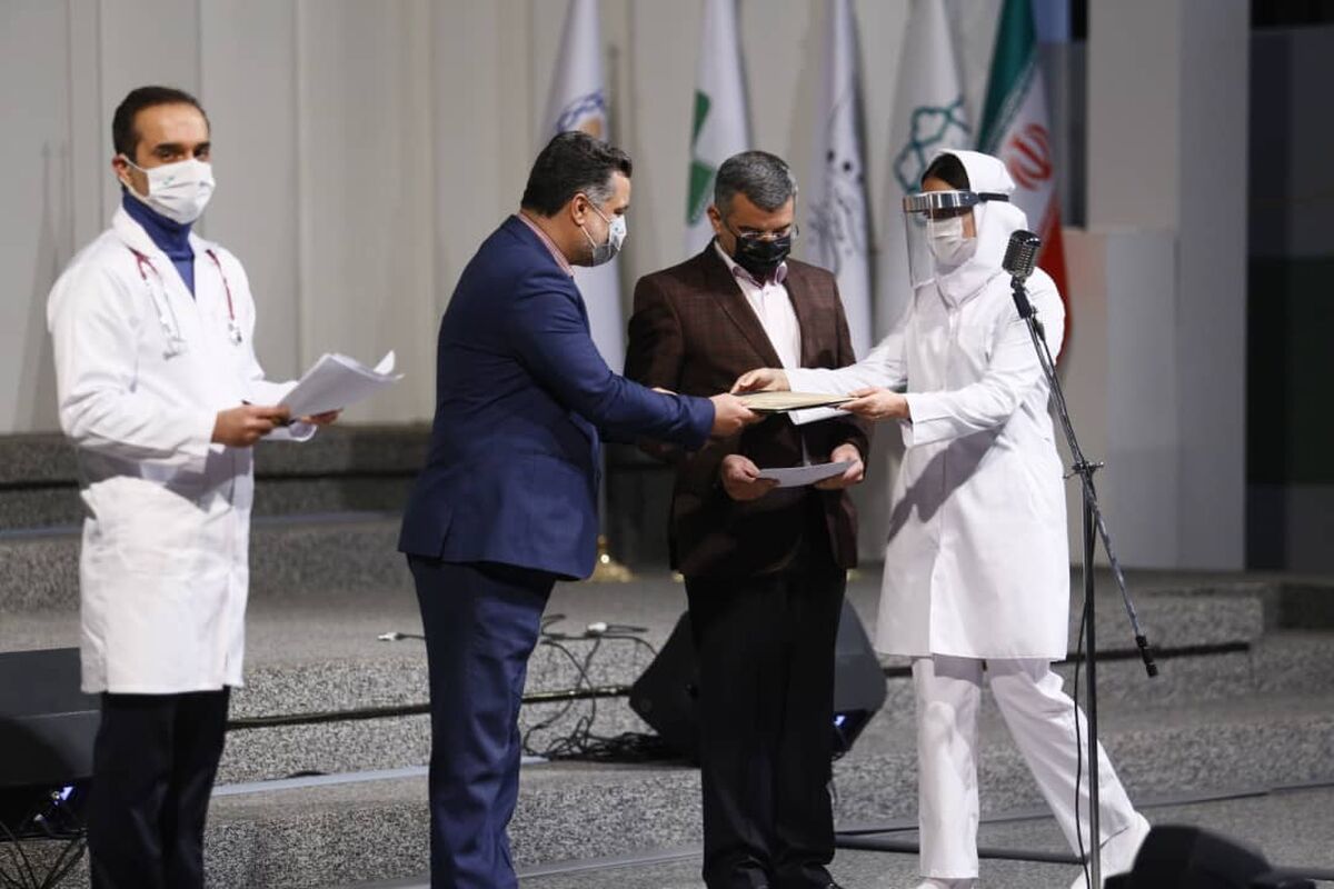 نیما کرمی در اختتامیه سی و هفتمین جشنواره فیلم کوتاه تهران