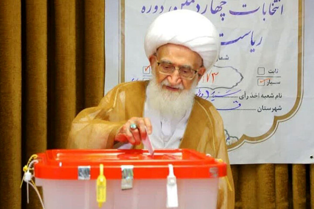 آیت‌الله نوری همدانی رأی خود را به صندوق انتخابات انداخت