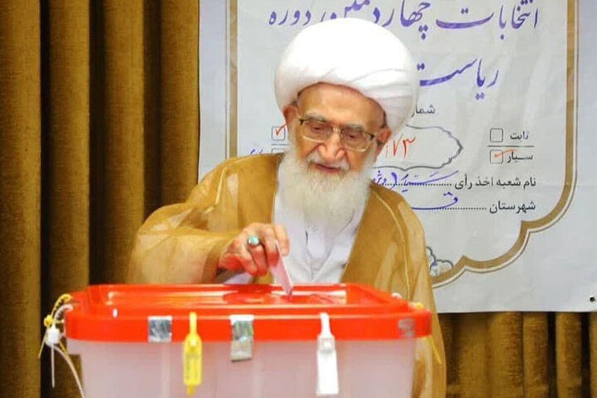 آیت‌الله نوری همدانی رأی خود را به صندوق انتخابات انداخت