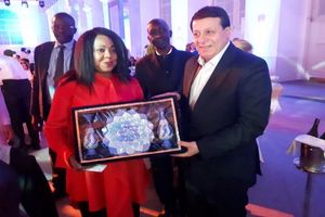 صنایع دستی، هدیه ایرانی به رئیس فیفا 