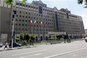 تجمع جمعی از سهامداران پدیده شاندیز در برابر مجلس