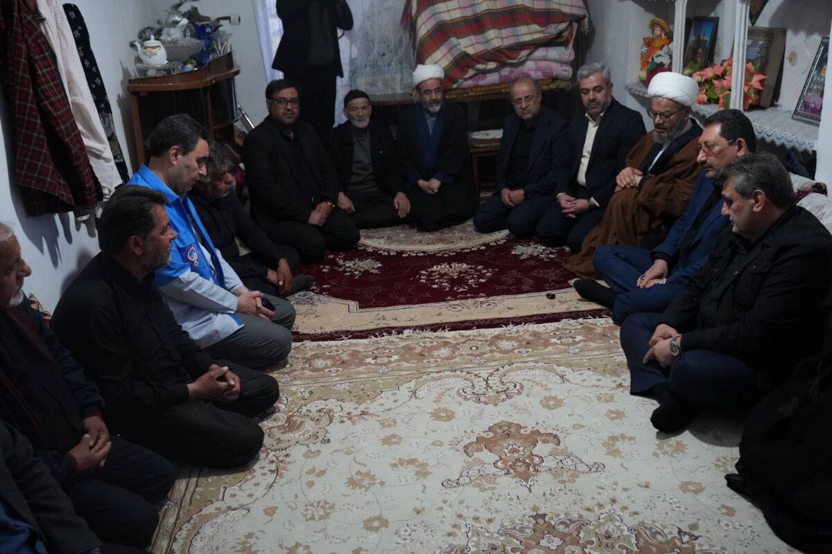 وزیر صمت با خانواده فوت شدگان معدن ذغال مهمان‌دویه دیدار کرد