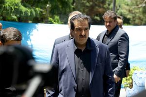 راه رهبر شهید راه خدمت بی‌منت است