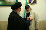نشان خادمی افتخاری مسجد جمکران به داریوش ارجمند اهدا شد