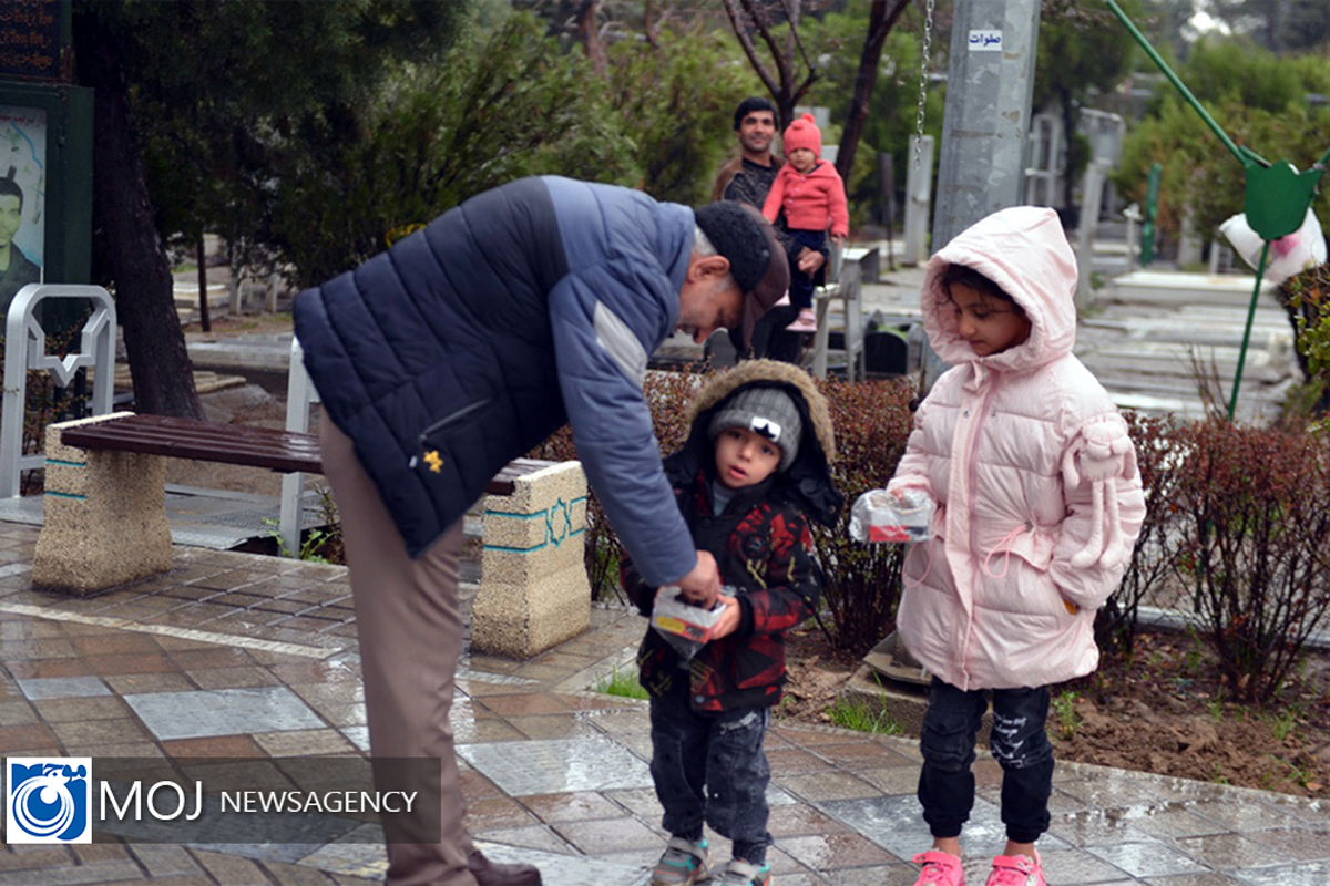 زیارت اهل قبور در آخرین پنجشنبه سال در بهشت زهرا (س)