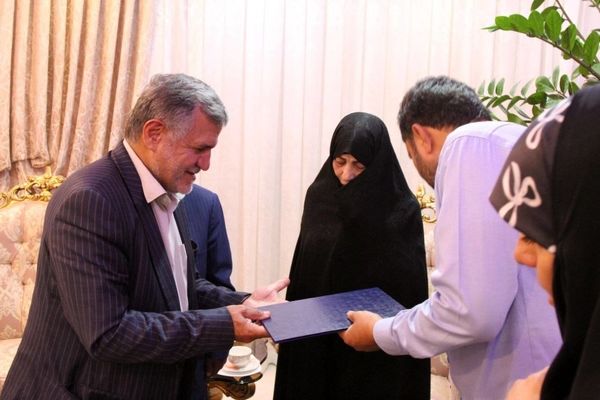 دیدار دبیرکل حزب موتلفه اسلامی با خانواده شهید علی شادمانی