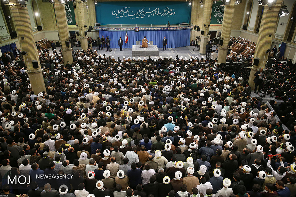 دیدار هزاران نفر از مردم قم با مقام معظم رهبری