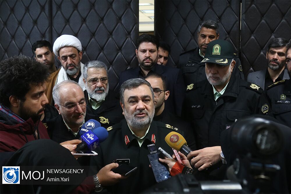 ناجا در کنار کادر درمانی برای کمک به مردم ایستاده است