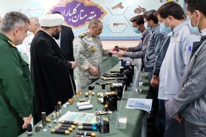 وزیر دفاع از صنایع وابسته به وزارت دفاع در مشهد بازدید کرد