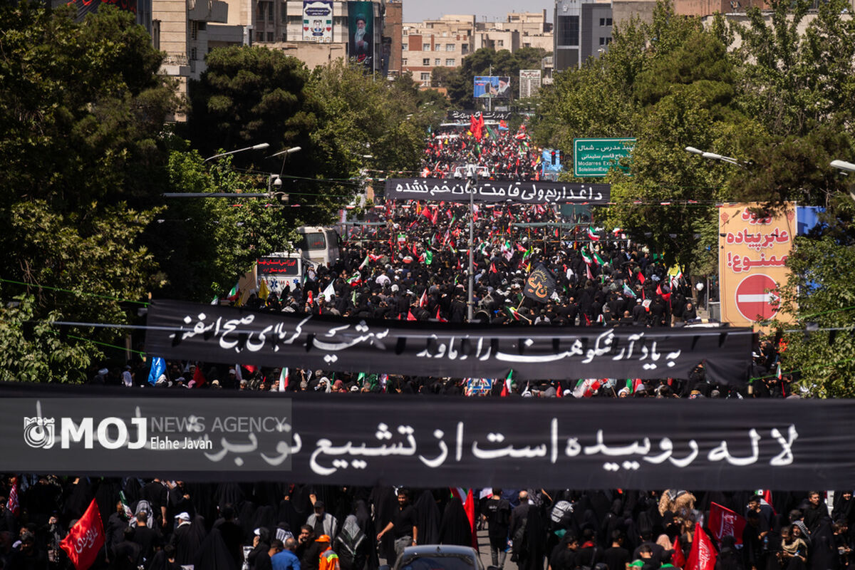 اقامه نماز بر پیکر مطهر رهبر شهید انقلاب