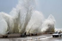 تداوم ناپایداری جوی و دریایی در هرمزگان/ خودداری از تردد شناور‌های سبک در تنگه هرمز و دریای عمان