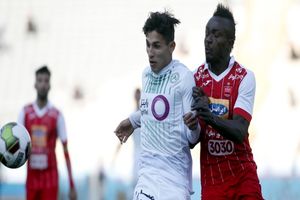 برتری پرسپولیس مقابل ذوب آهن در نیمه نخست
