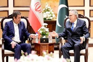 همتی با وزیر خارجه پاکستان دیدار کرد